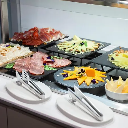 Voco - By Ihg 5* Podgorica